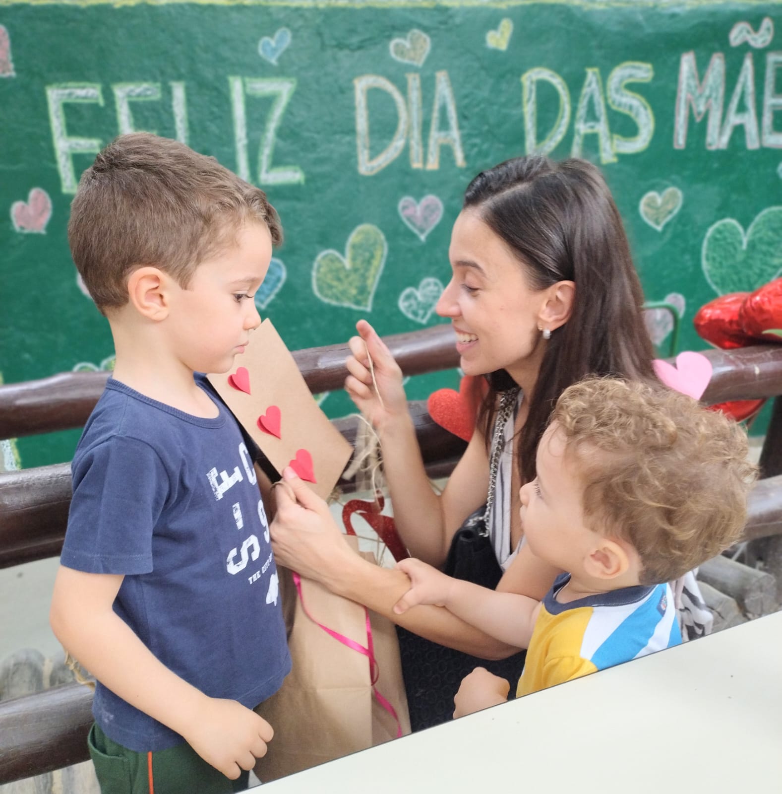 Nosso DIA DAS MÃES começou com um delicioso café da manhã.